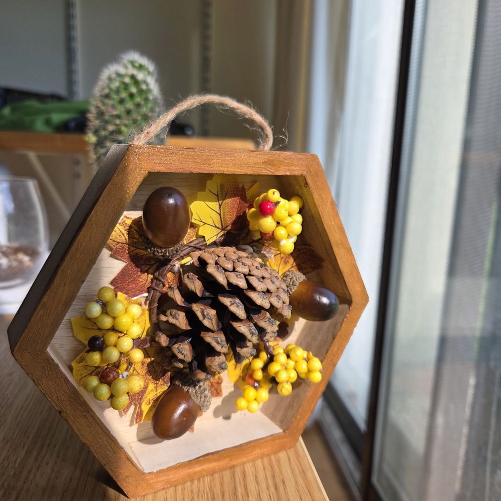 Hexagonal Autumn Decor with Pine Cone and Yellow Accents